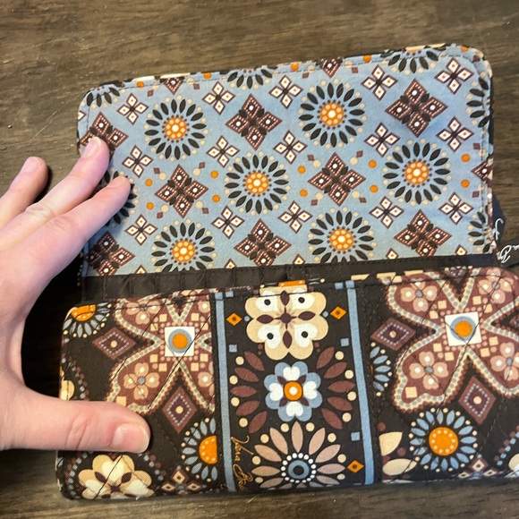 Vera Bradley Flap Closure Wallet in Canyon Pattern - Picture 2 of 5